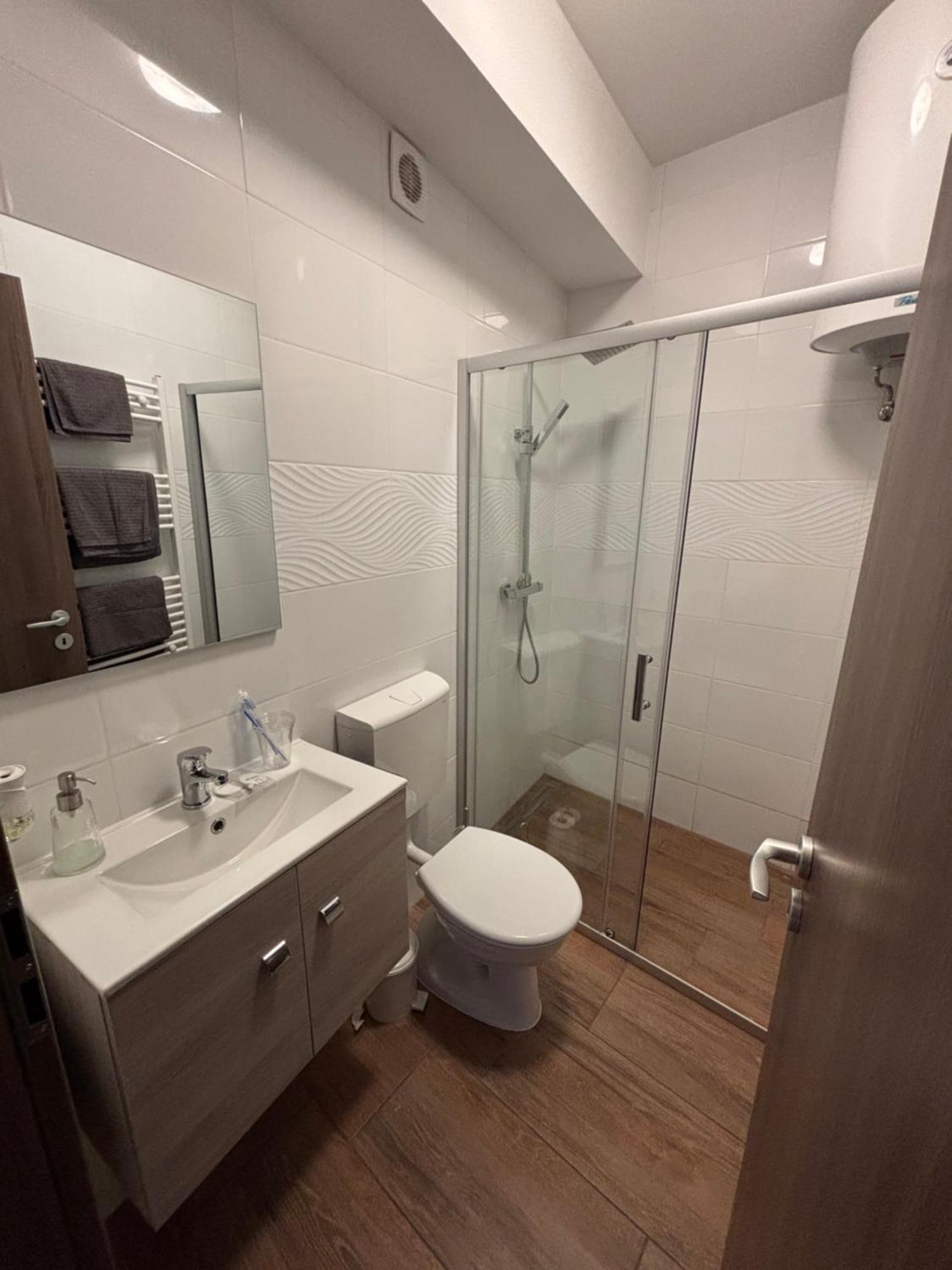 Beugro Lak Hotel Esztergom Ngoại thất bức ảnh